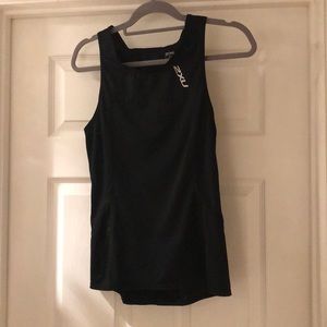 2XU women’s triathlon compression top